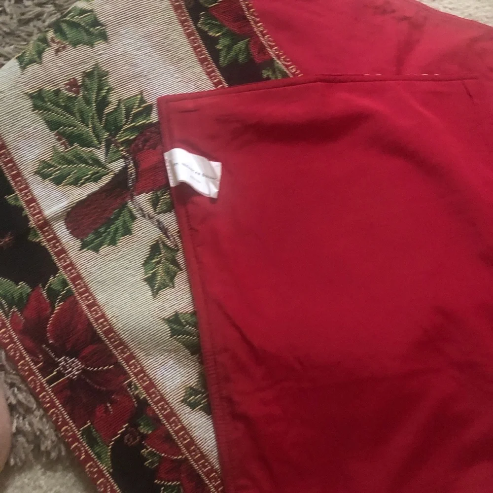 Cardinal Holiday Tapestry table Runner in Red and Green